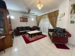 4BR 2Storey Terrace Homestay at Bukit Jambul by SK Vacation Homes
